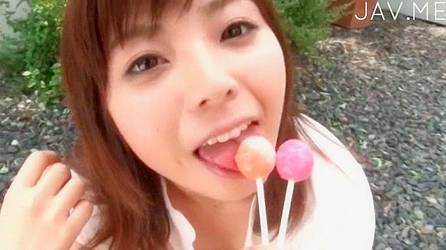 性感美女在户外用完美曲线挑逗诱惑
