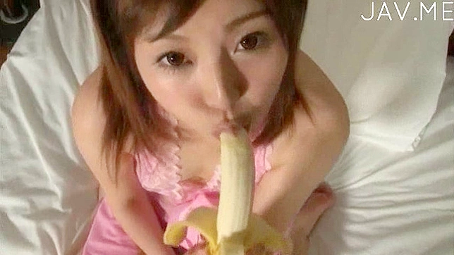 调皮少女穿性感内衣大开双腿自慰阴道