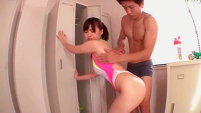 可爱完美曲线美人享受她水润屁眼被爱抚