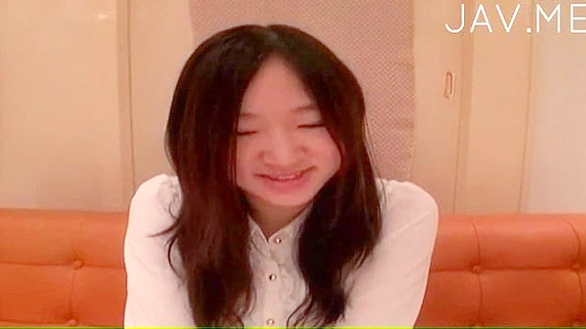 性感美女脱衣诱惑，展现诱人丰腴魅力