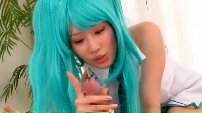 杀戮与性感的日本美人正在自慰她的阴道