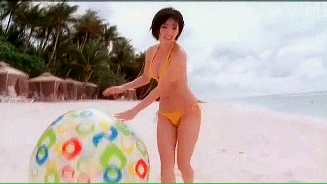 迷人亚妹散步后秀出丰满奶子