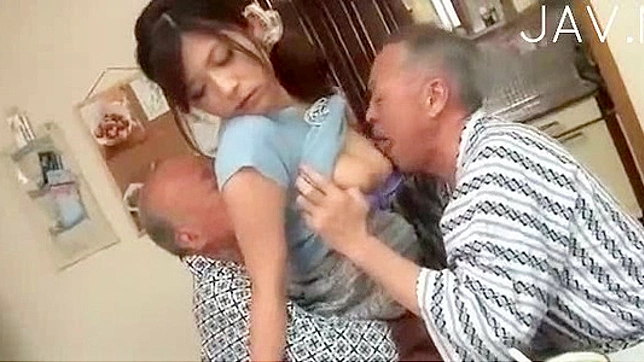 性感亚洲辣妹准备好被彻底征服