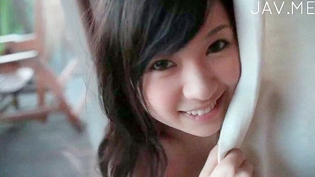 天真可爱的日本妹子独自展示超赞美臀特写