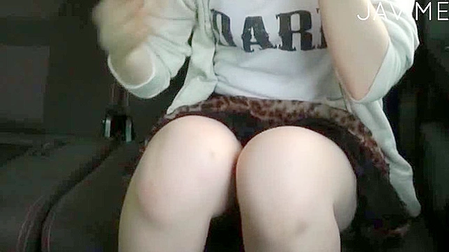 戴面具的日本美女被诱使露出性感的身体部位