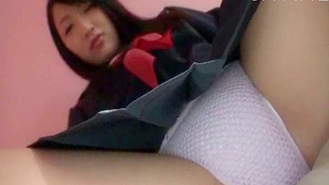 梦幻日本女孩穿裙露底，尽情展示诱人臀部魅力