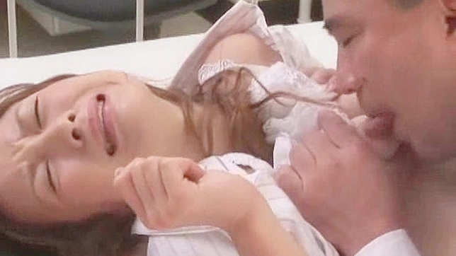 变态的日本美人从后被狠狠蹂躏