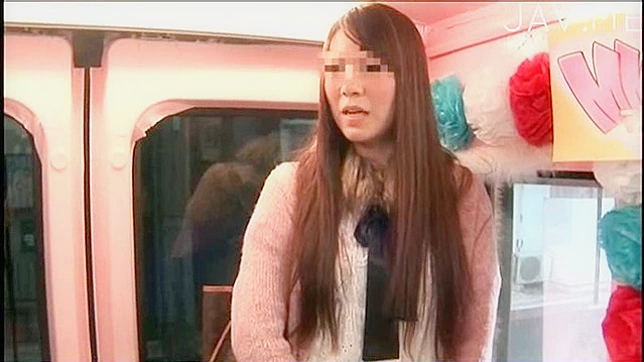 迷人的日本美女展示她的大后庭