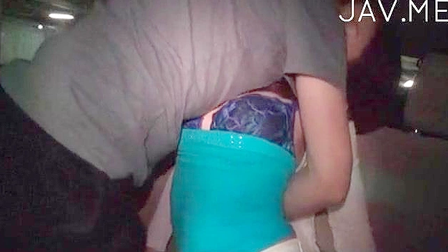 神奇性感的日本女孩在车里口交