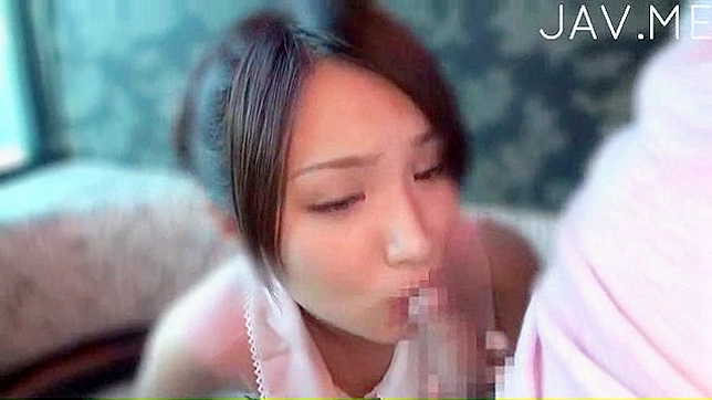 面容姣好的日本天使正在吸吮阳具