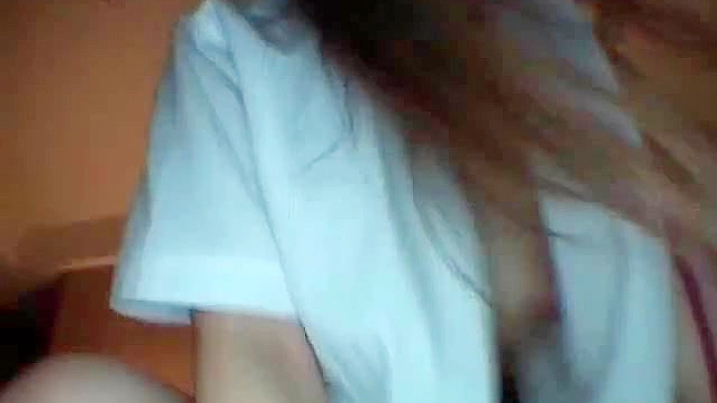 自信的泡泡臀素人享受紧致阴部被狠狠撞击的乐趣。