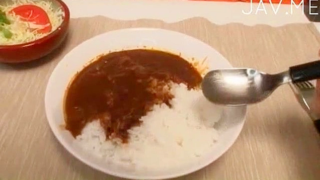 业余直男日本少女跪地口交硬挺阳具