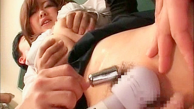 诱人日本甜心的调皮阴部自慰体验