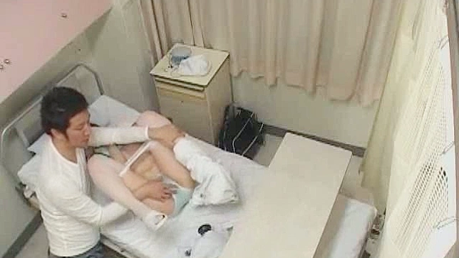 与性感日本护士在医院的不雅性爱