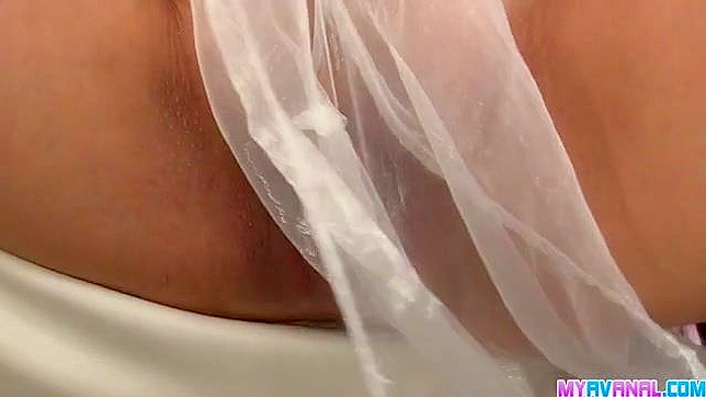 甜美的Marika用多种器具满足她饥渴的阴道需求。