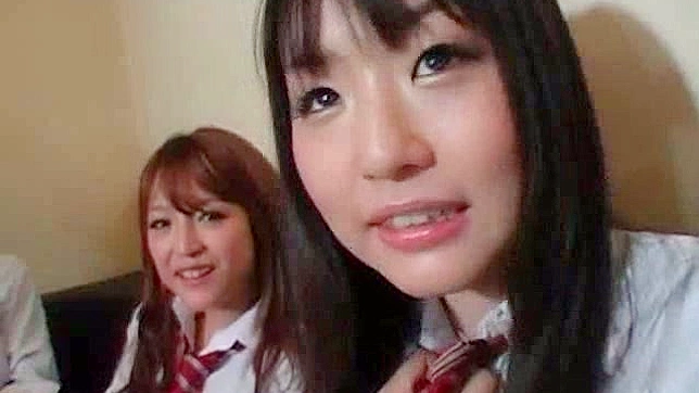 充满欲望的少女在教室里与老师激烈交欢