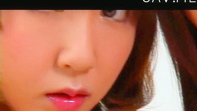 渴望激烈自慰的女同性恋女孩激情互动