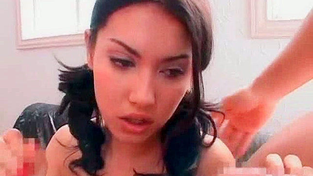 比基尼辣妹与三根阳具狂热接吻并疯狂做爱群交