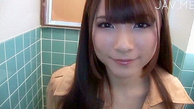 紧致蜜穴的性感美女先被舔阴蒂后大口吸吮巨阳