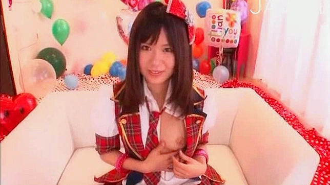 日本女学生剃毛后开心地自慰小穴