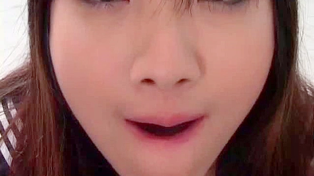 美女紧逼自慰同时奉上惊天口交体验