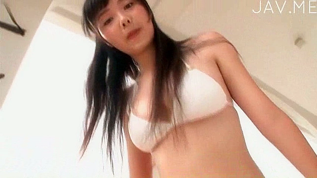 性感女王独自等待男人的到来享受激情一夜