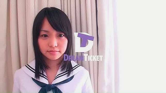 可爱宝贝亲吻男友，激情磨蹭寻求高潮快感