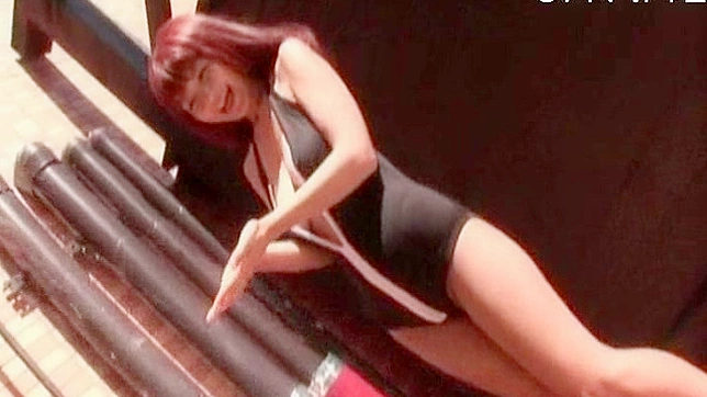 完美美女享受展示她诱人的曲线