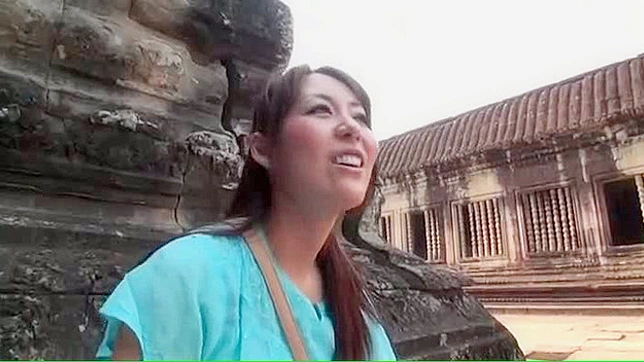 辣妹确实懂得如何用技巧应付插入她阴道的那根阳具。