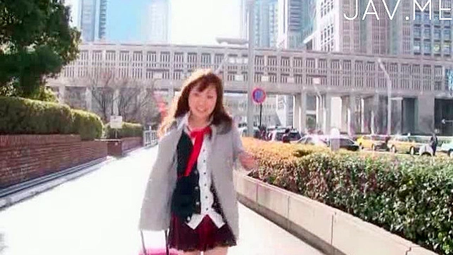 迷人的校花张开双腿展示她的曲线美态