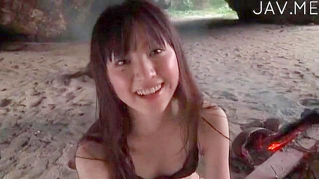 成熟女郎在阳光下疯狂脱衣做爱