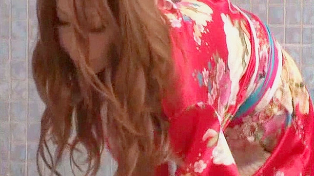 无聊的家庭主妇在打扫时被狠狠地干了阴道