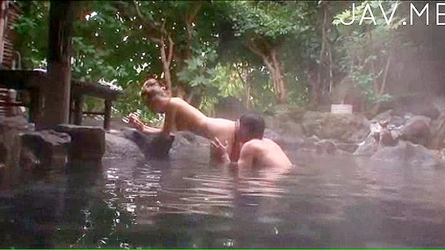 性感女郎得到阴蒂按摩和阴道舔吸的享受体验。