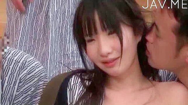 可爱女孩毛茸茸的私处被手指挑逗后疯狂做爱