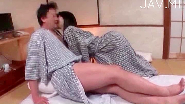 调皮美女深情热吻后被猛烈征服