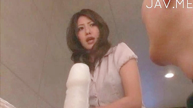 饥渴小美人用口交服务然后被玩具玩到高潮喷发