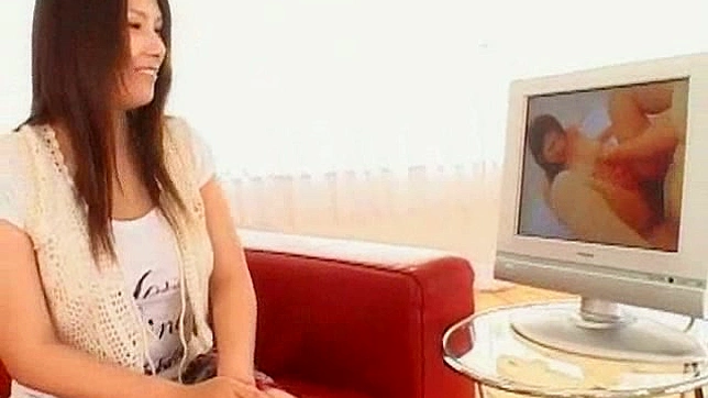 性感美女脱衣后献上热辣口爱