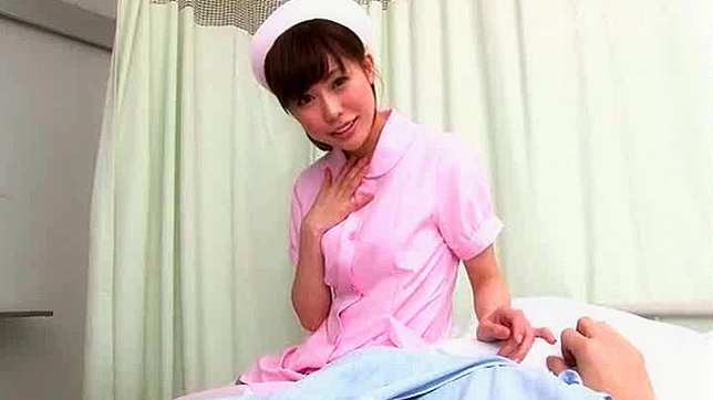 少女荡妇被舔得浑身湿透，像发情的母狗般呻吟不止