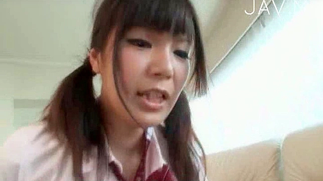 渴望的日本美女自慰玩具前享受激烈的性爱体验