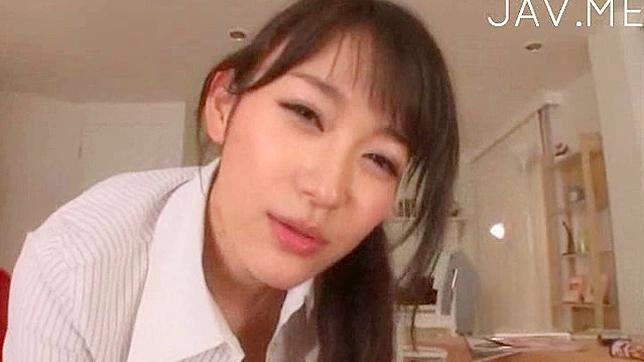 穿黑裙的女士喜欢骑在上面享受激情时刻