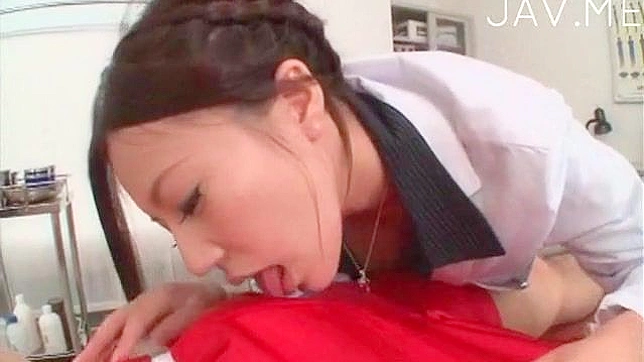 性感护士照料病人同时享受性爱服务