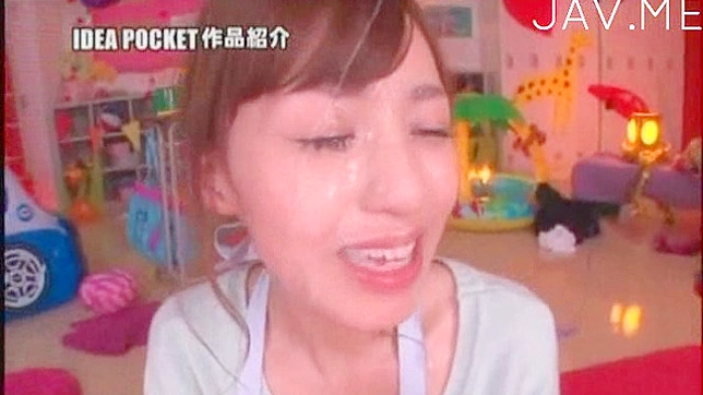 渴望阴茎爱抚的迷人日本美女行为