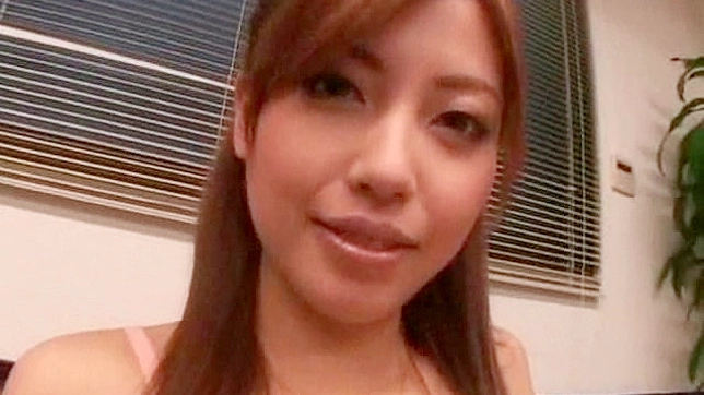 性欲美女精通口技并享受颜射