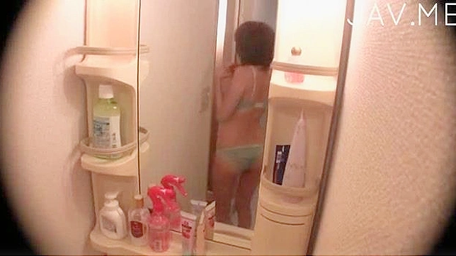 业余美女展示独自抚摸湿润的阴部自慰秀