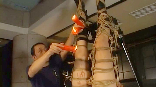 怀孕的由里·松岛接受热情蜡疗