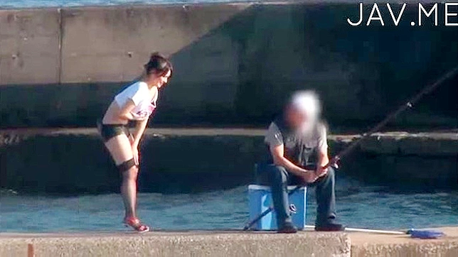 幸运帅哥硬挺阳具深入湿热美女蜜穴探秘