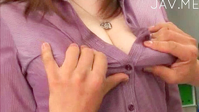 丰满日本妹享受愉悦的口阴乐趣