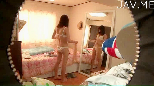 渴望的日本妹子急切满足她的欲望需求