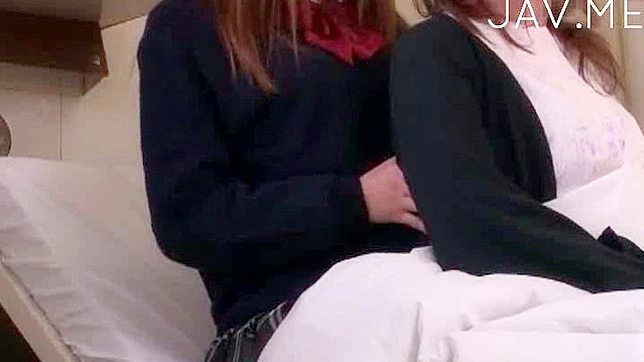 与饥渴的日本女学生进行调皮口交