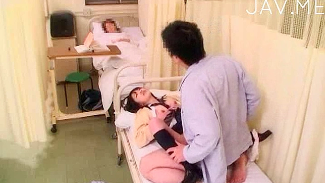 年轻的日本女孩被巨无霸阳具狠狠征服